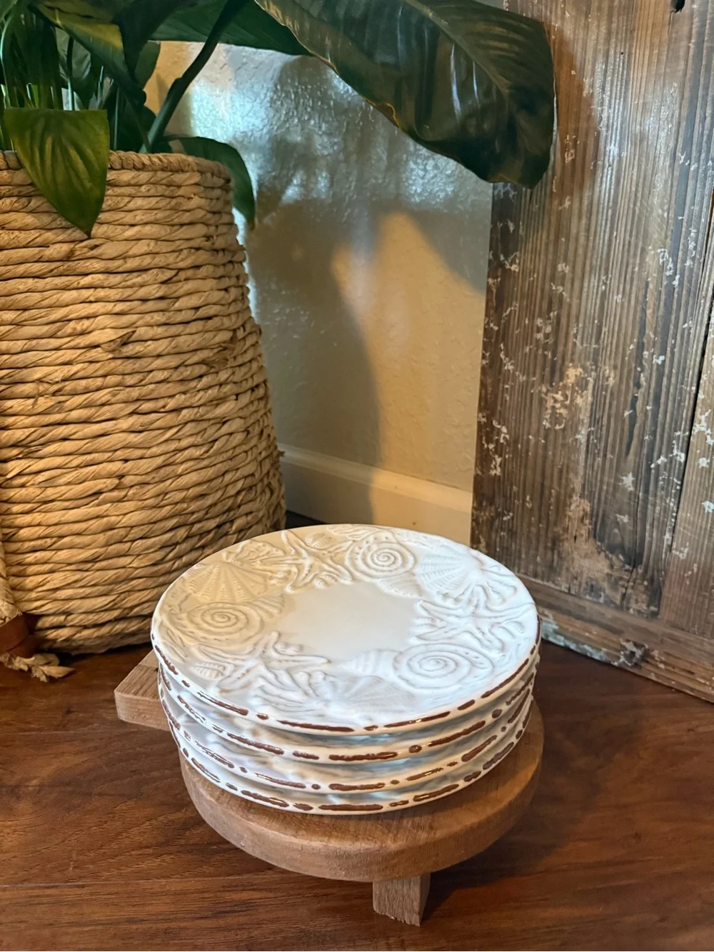 Set If 4 Mud Pie Sanibel Embossed Shell Salad Plates 8”